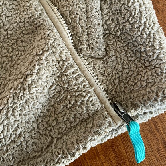 Patagonia cozy tan fleece vest S 7-8 - Picture 10 of 11